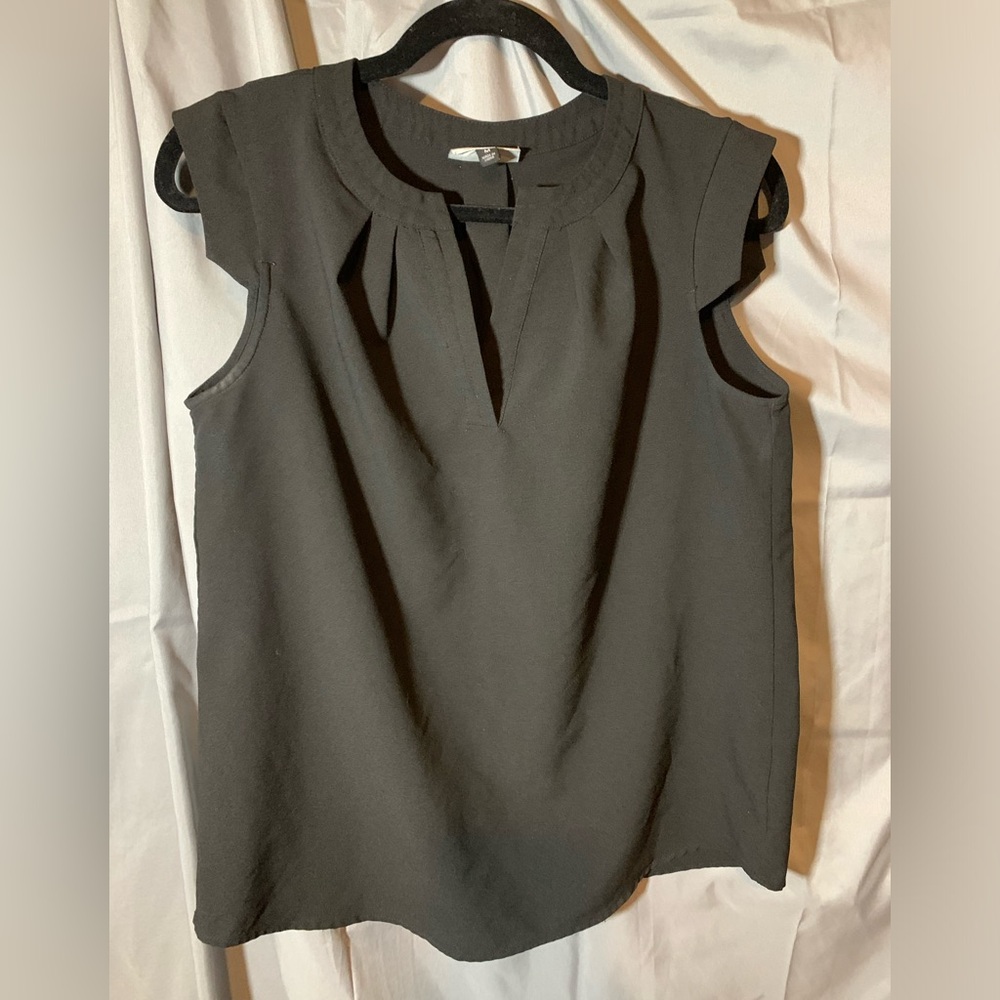 Sleeveless Black Split-Neck Women's Top